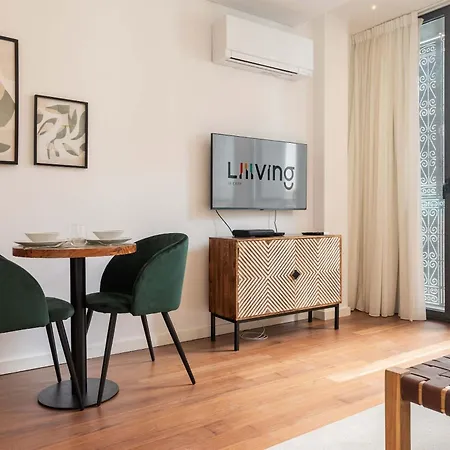 Liiiving In - The Prestige 1f Apartment