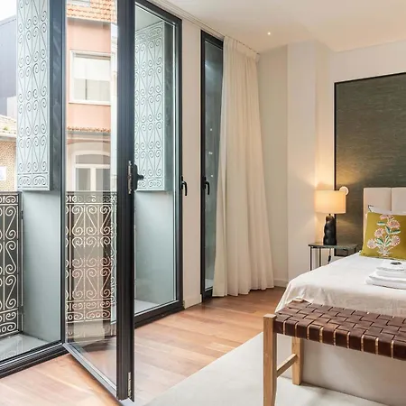 Liiiving In - The Prestige 1f Apartment