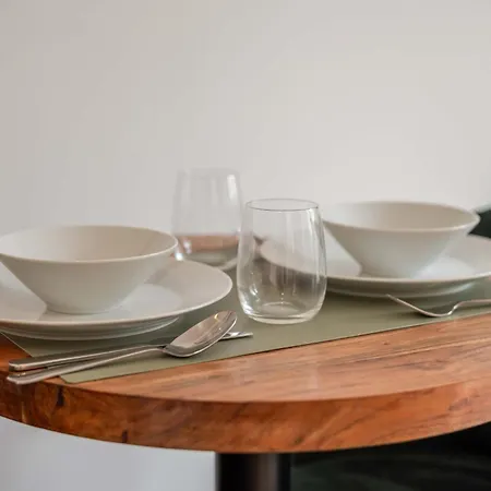 Liiiving In - The Prestige A * Πόρτο