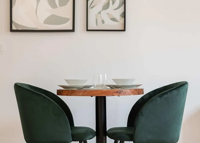 Liiiving In - The Prestige A Apartment *